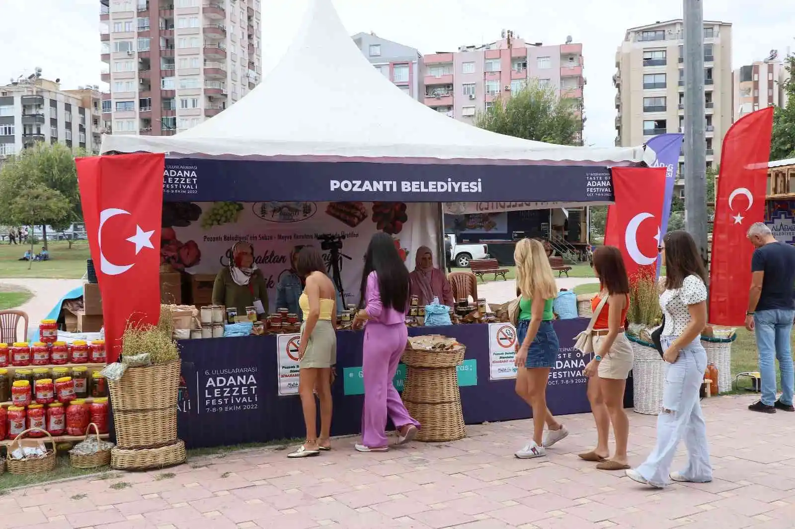 Pozantı'nın organik lezzetler standına yoğun ilgi
