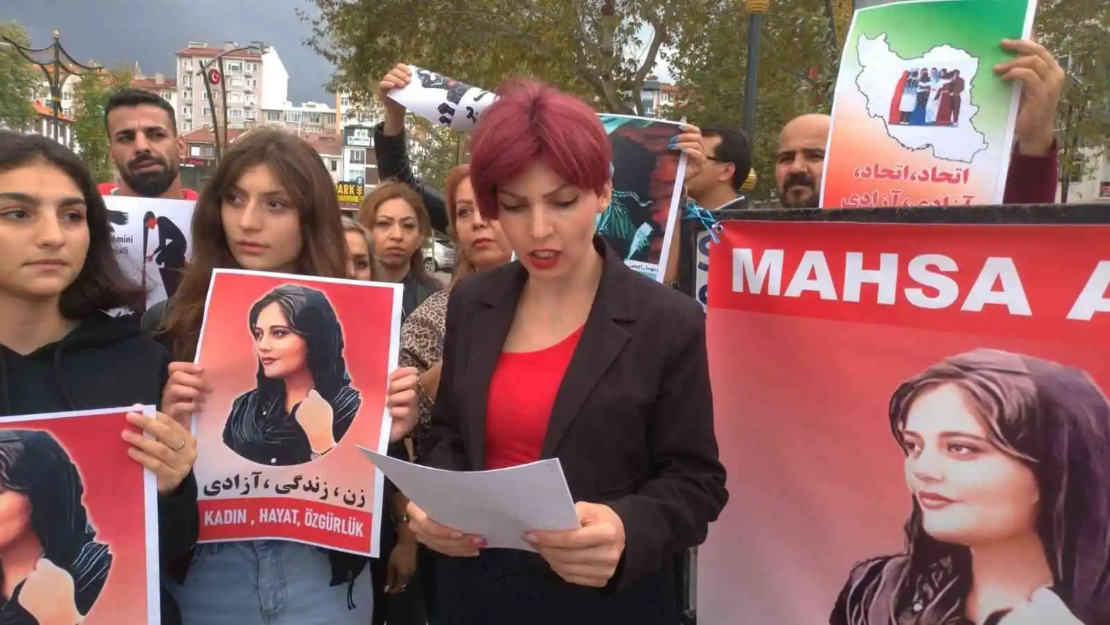 Protestolara Kütahya’da yaşayan İran vatandaşları da destek verdi
