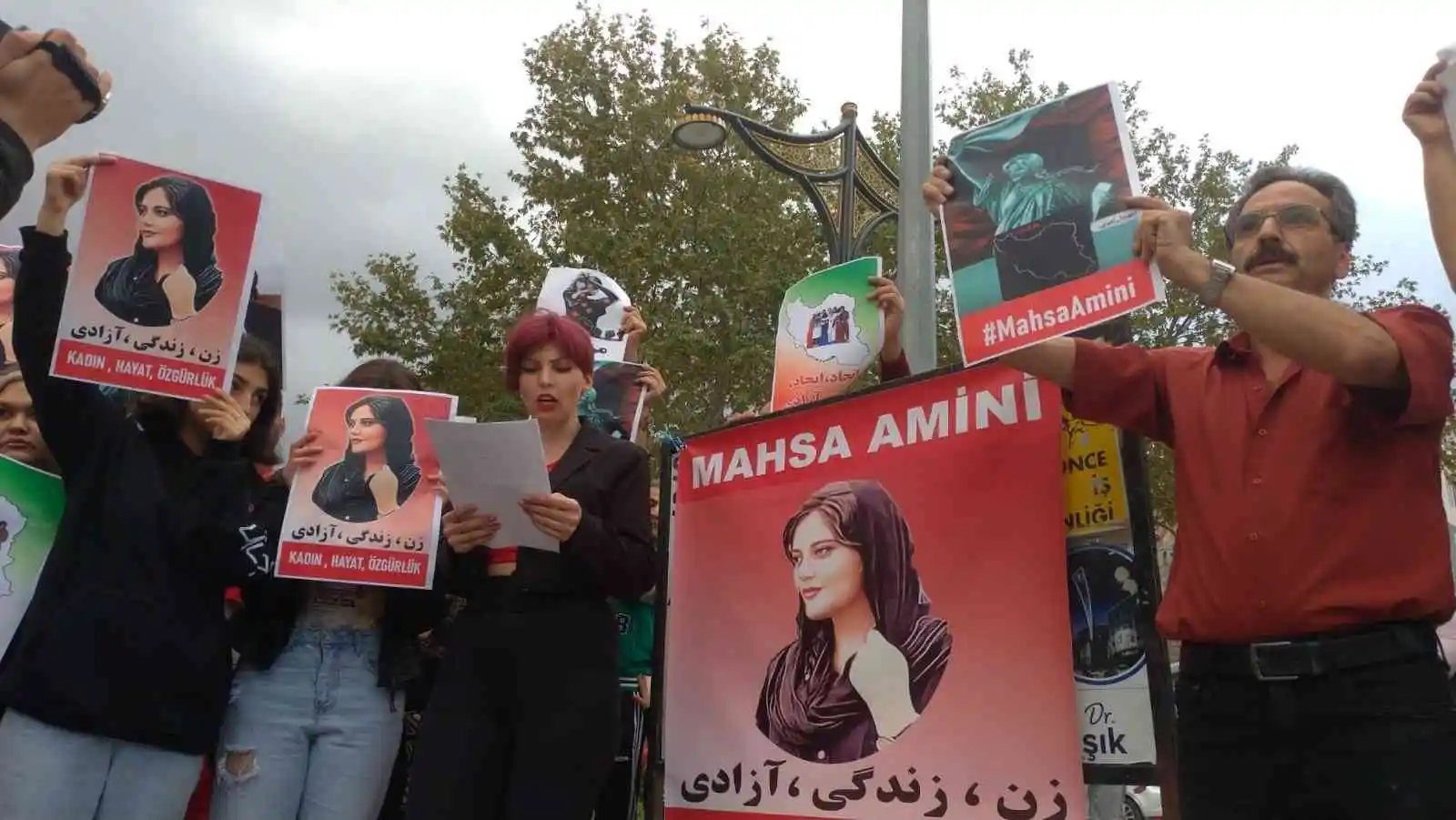 Protestolara Kütahya’da yaşayan İran vatandaşları da destek verdi
