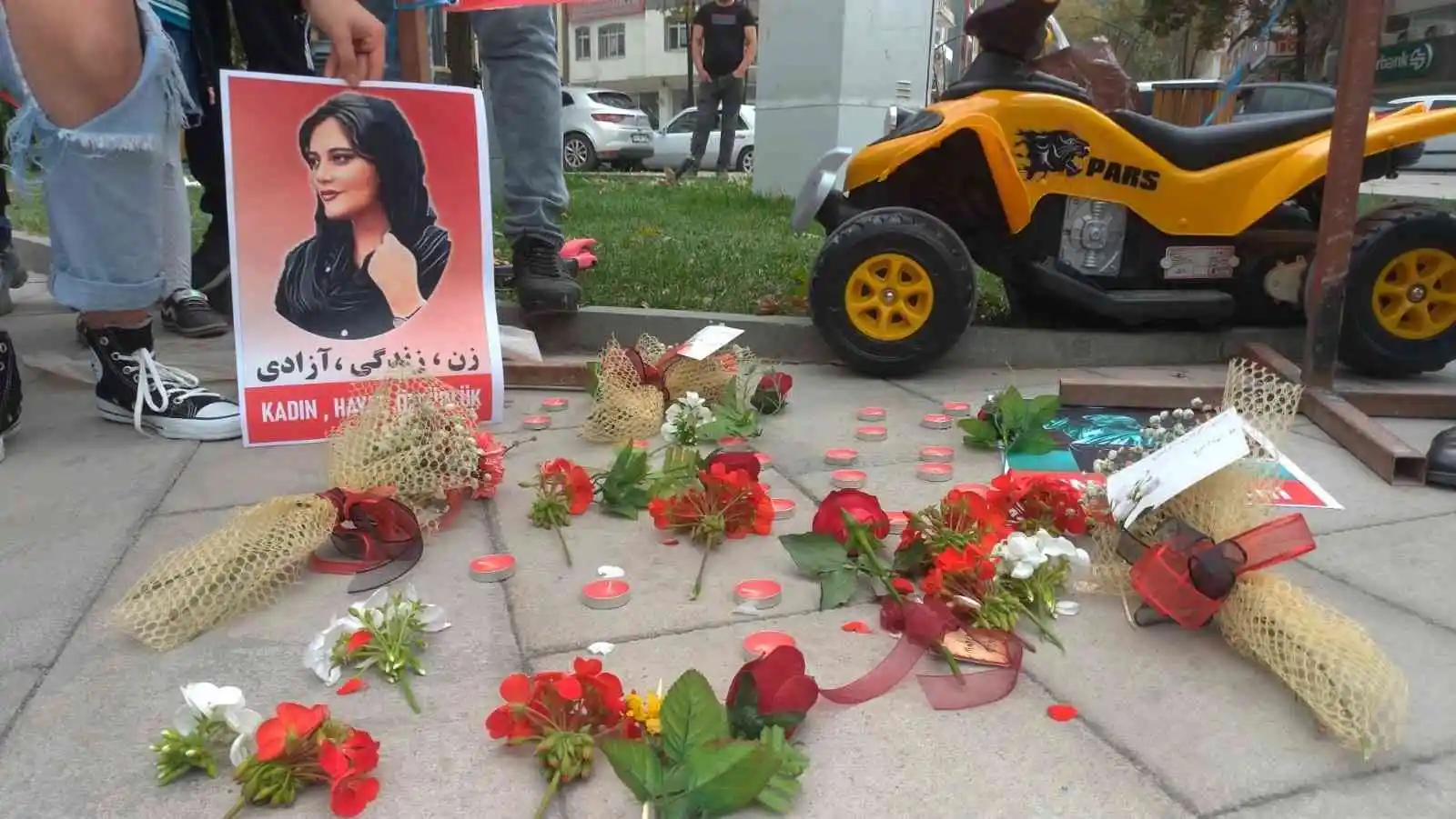 Protestolara Kütahya’da yaşayan İran vatandaşları da destek verdi
