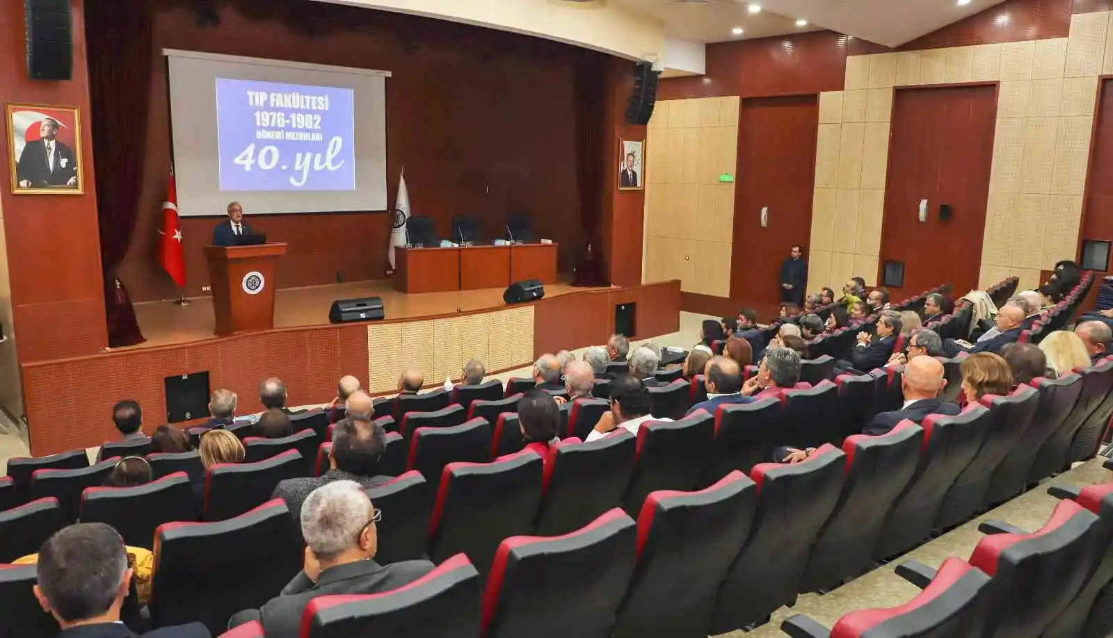 Rektör Çomaklı, tıp fakültesi 1976-1982 dönemi mezunları ile bir araya geldi