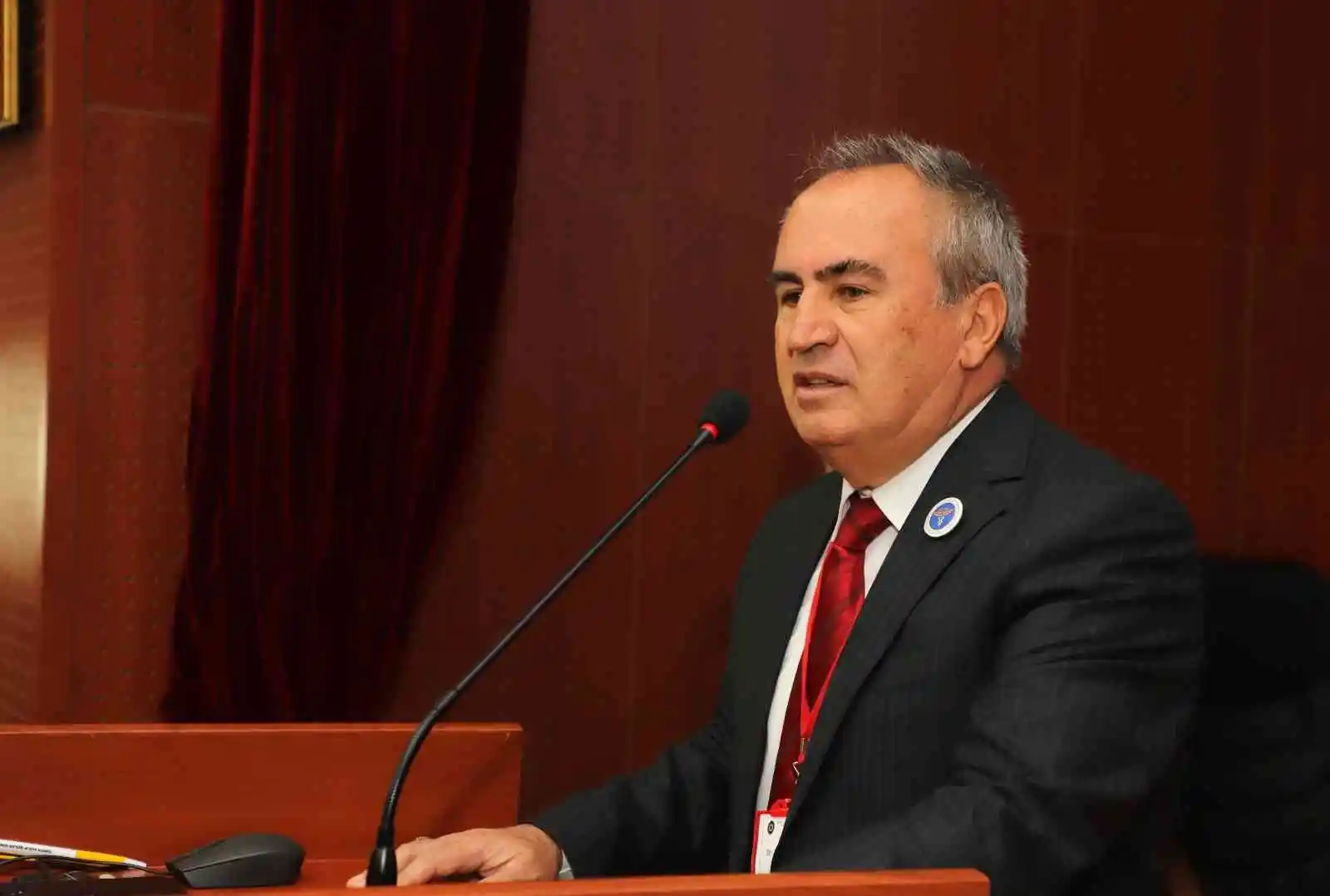 Rektör Çomaklı, tıp fakültesi 1976-1982 dönemi mezunları ile bir araya geldi