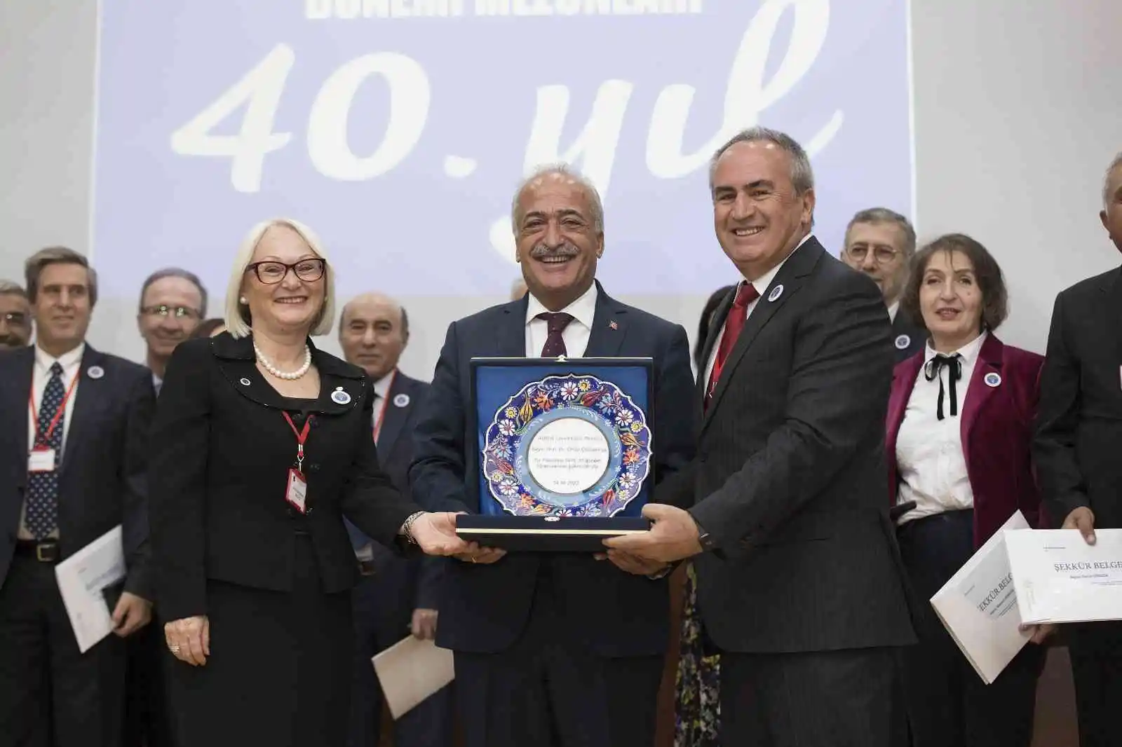 Rektör Çomaklı, tıp fakültesi 1976-1982 dönemi mezunları ile bir araya geldi