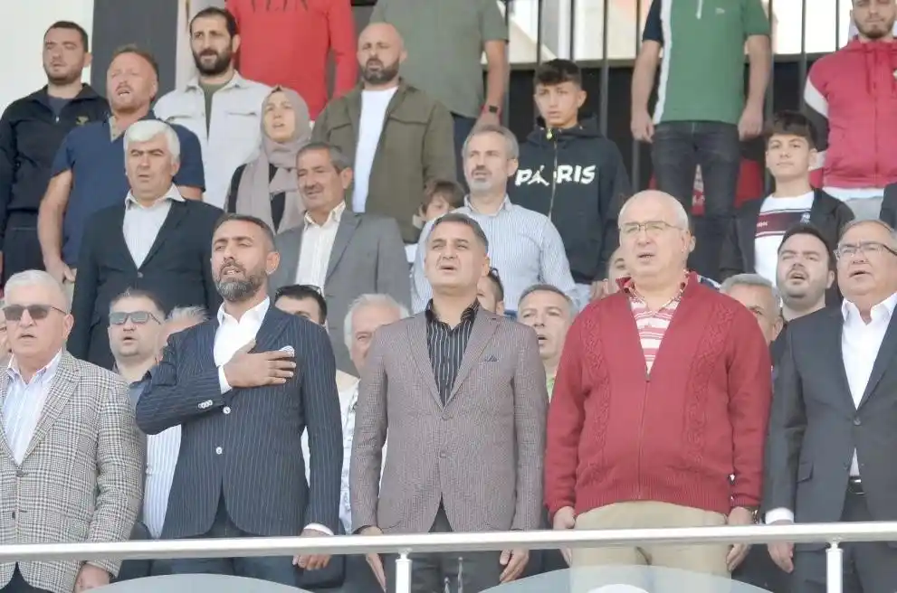 Rıdvan Eşin, Nazilli Belediyespor’u yalnız bırakmıyor
