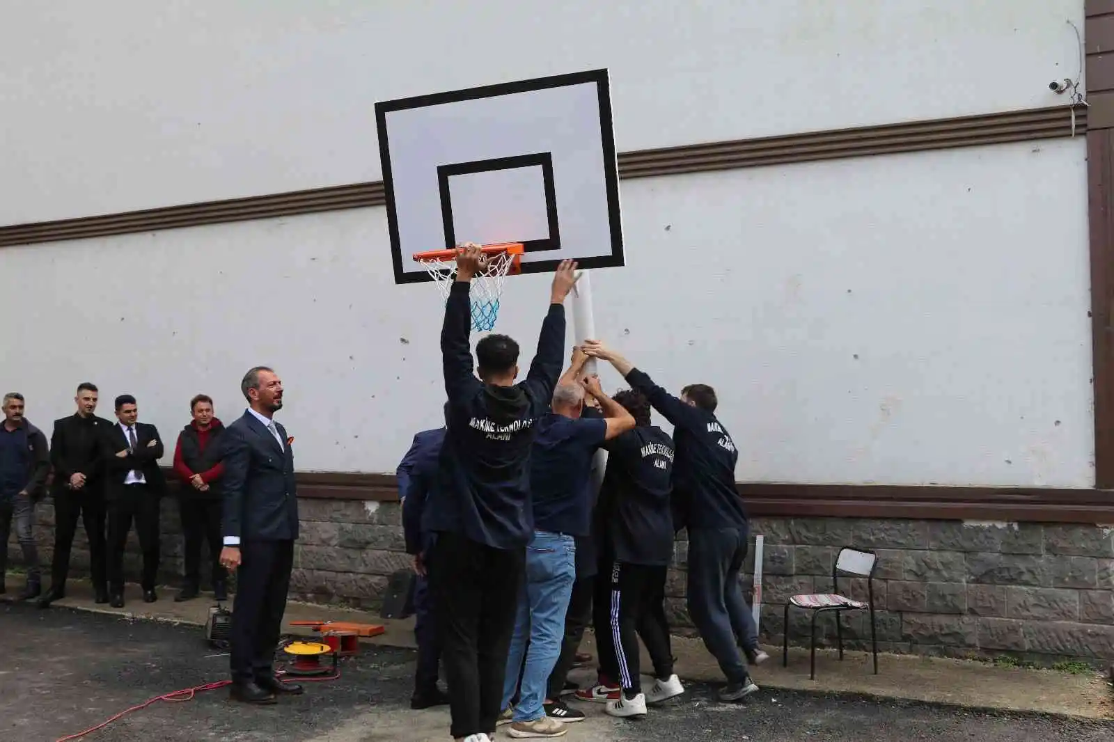 Rize’de okulların basket potalarını meslek lisesi öğrencileri yapıyor
