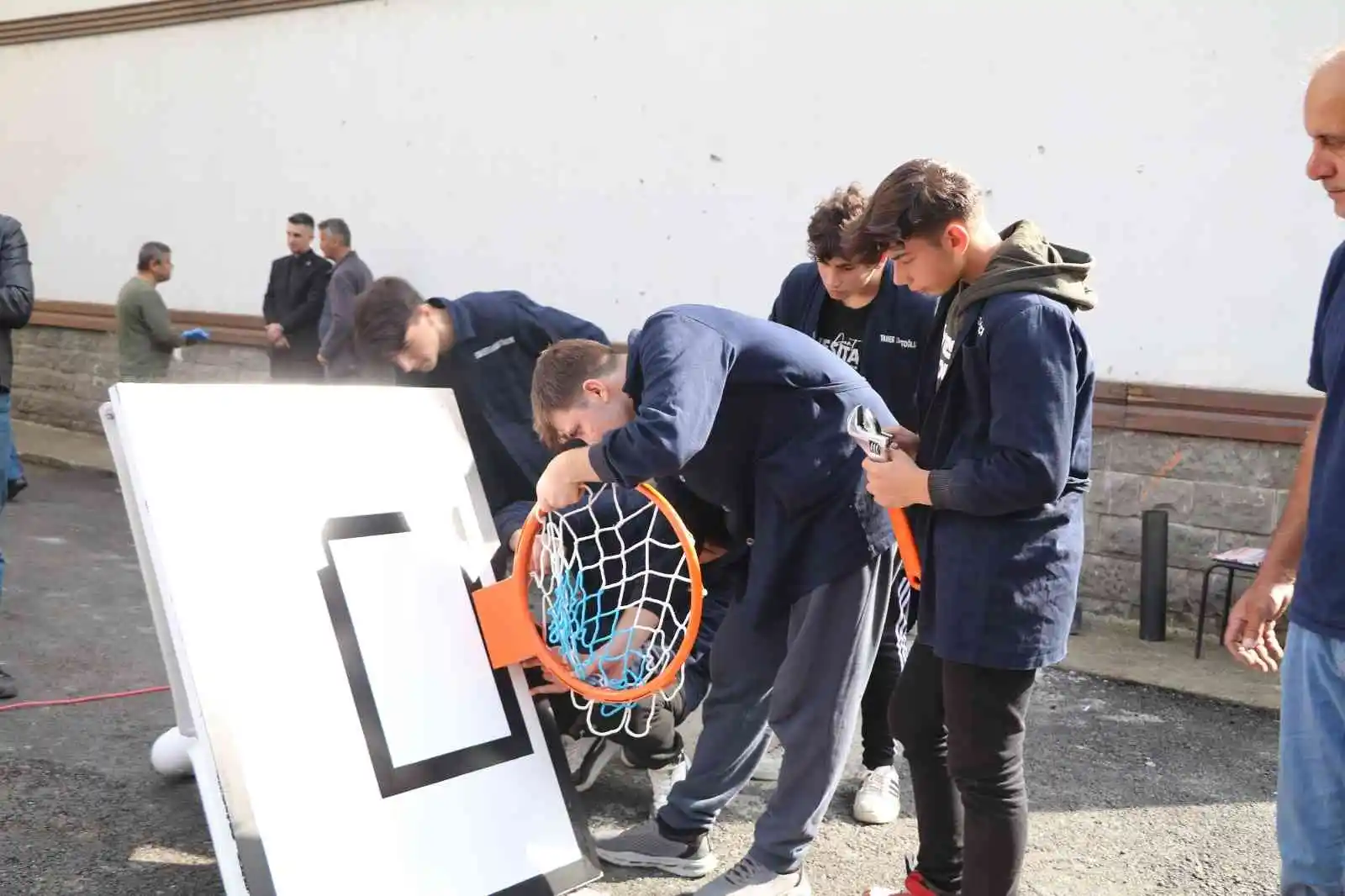 Rize’de okulların basket potalarını meslek lisesi öğrencileri yapıyor