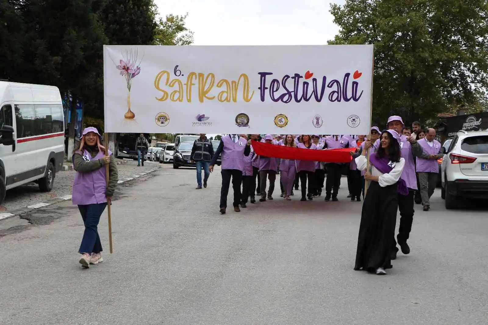 Safran Hasadı Festivali'nin 6'ncısı kortej yürüyüşü ile başladı