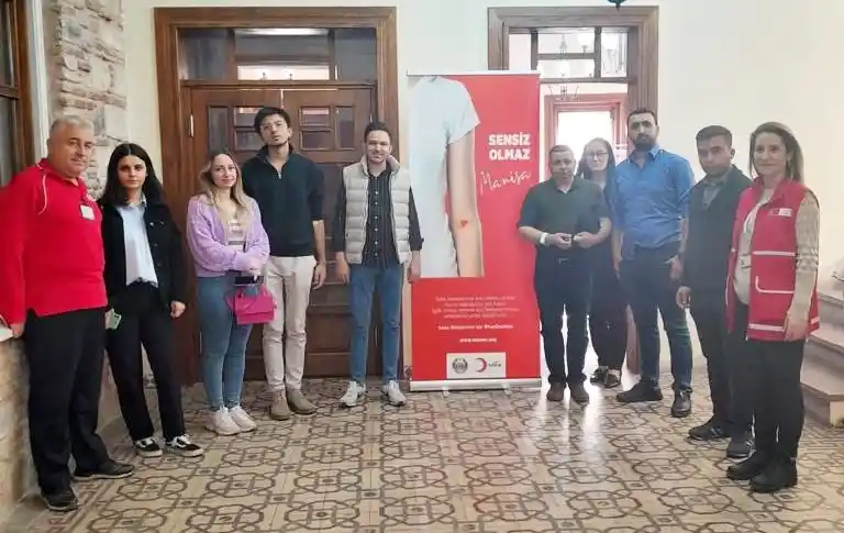Sağlık personellerinden kan bağışı