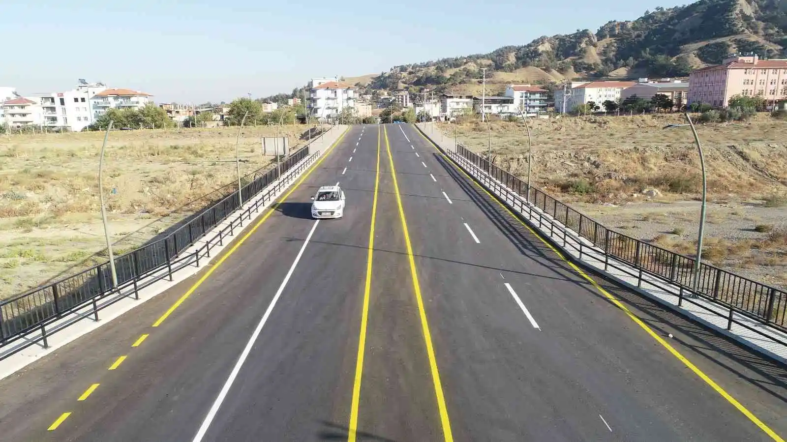 Salihli’de asfaltlanan yollara çizgi çalışması yapıldı