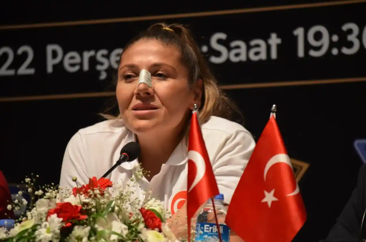 Şampiyonlar genç sporculara başarı hikayelerini anlattı