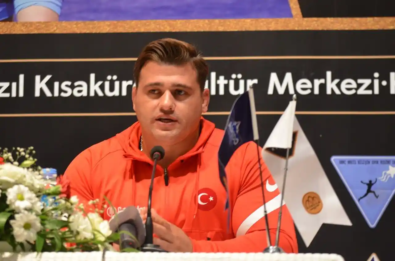 Şampiyonlar genç sporculara başarı hikayelerini anlattı