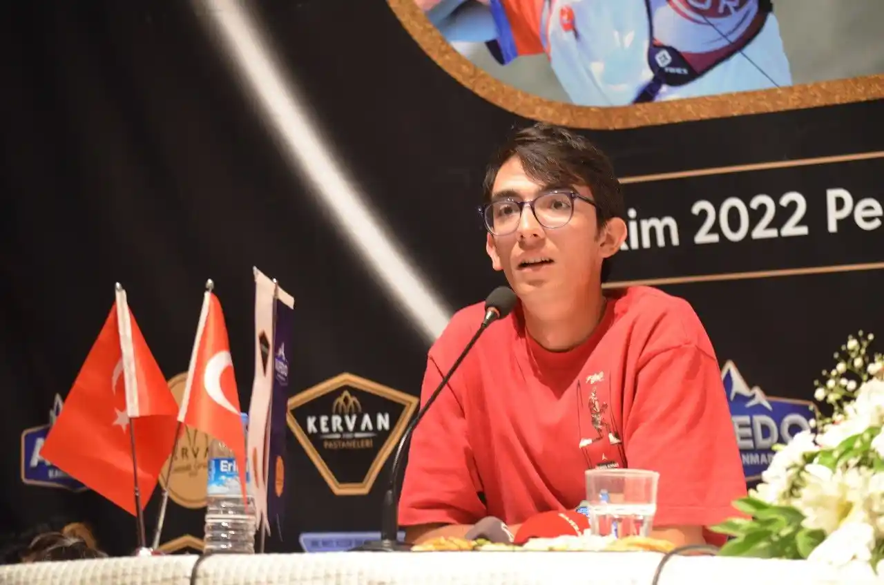 Şampiyonlar genç sporculara başarı hikayelerini anlattı