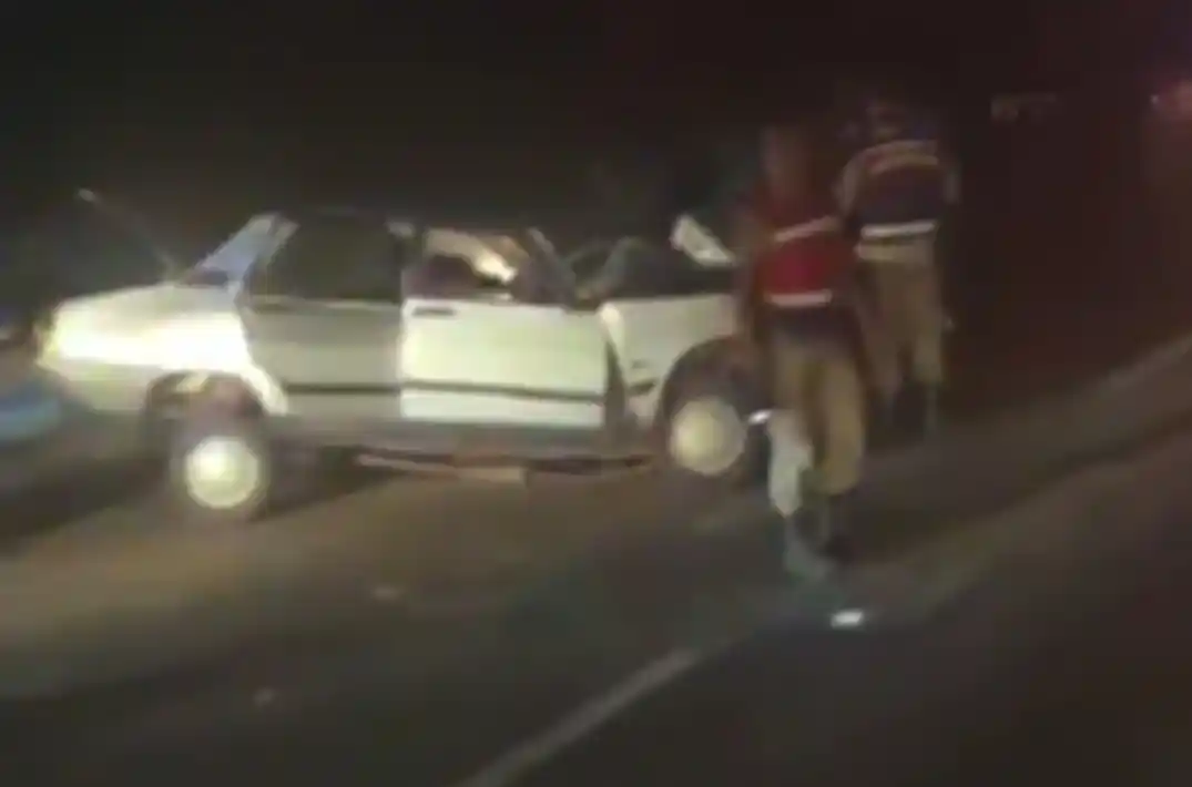Şanlıurfa'da kamyon ile otomobil çarpıştı: 1 ölü, 4 yaralı