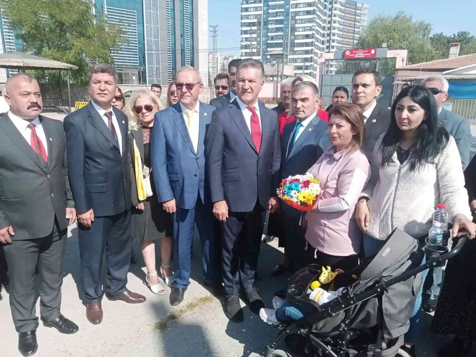 Sarıgül'den TFF'ye çağrı: "Sahalarda 8 tane yabancı değil, 8 tane Türk olmalı"