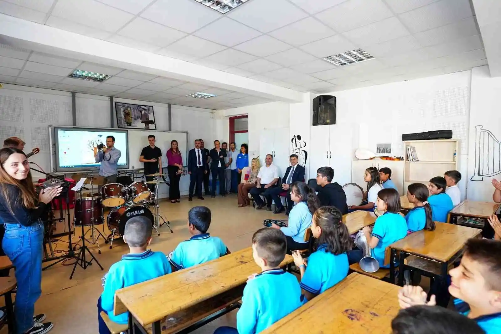 Şehitkamil’de öğrencilere enstrüman desteği