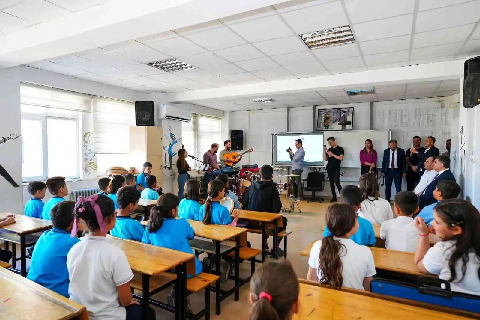 Şehitkamil’de öğrencilere enstrüman desteği