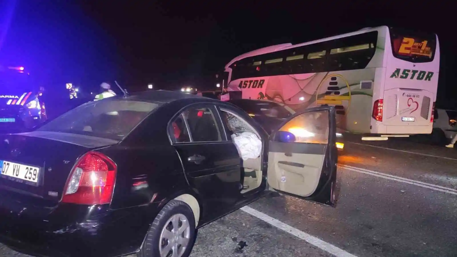 Seydikemer’de otobüsle otomobil çarpıştı: 1 ölü, 1 yaralı
