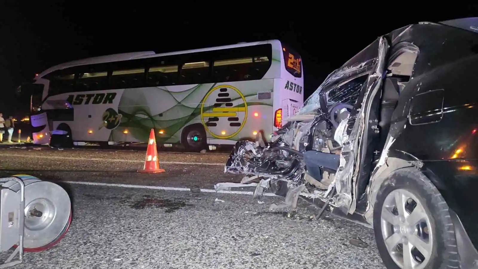 Seydikemer’de otobüsle otomobil çarpıştı: 1 ölü, 1 yaralı