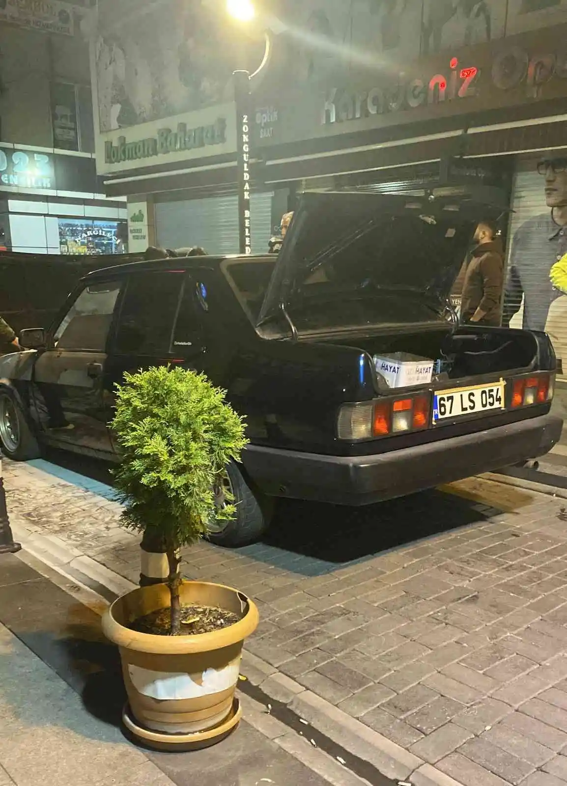 Seyir halindeki otomobil yanma tehlikesi geçirdi