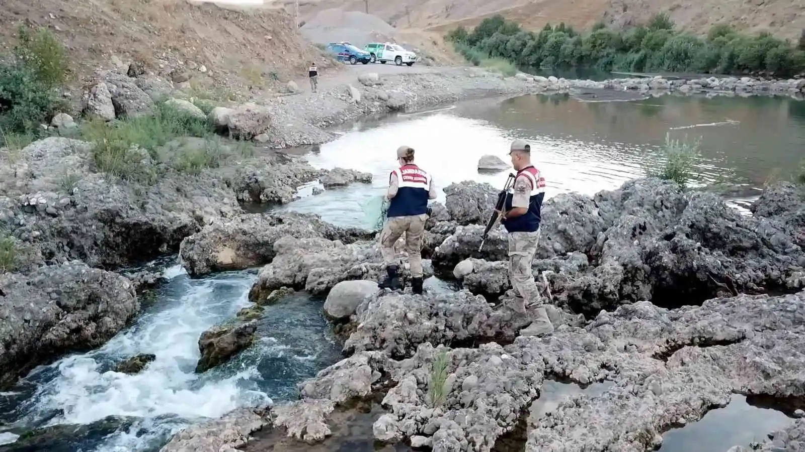 Siirt'te jandarma kaçak avcılara göz açtırmıyor

