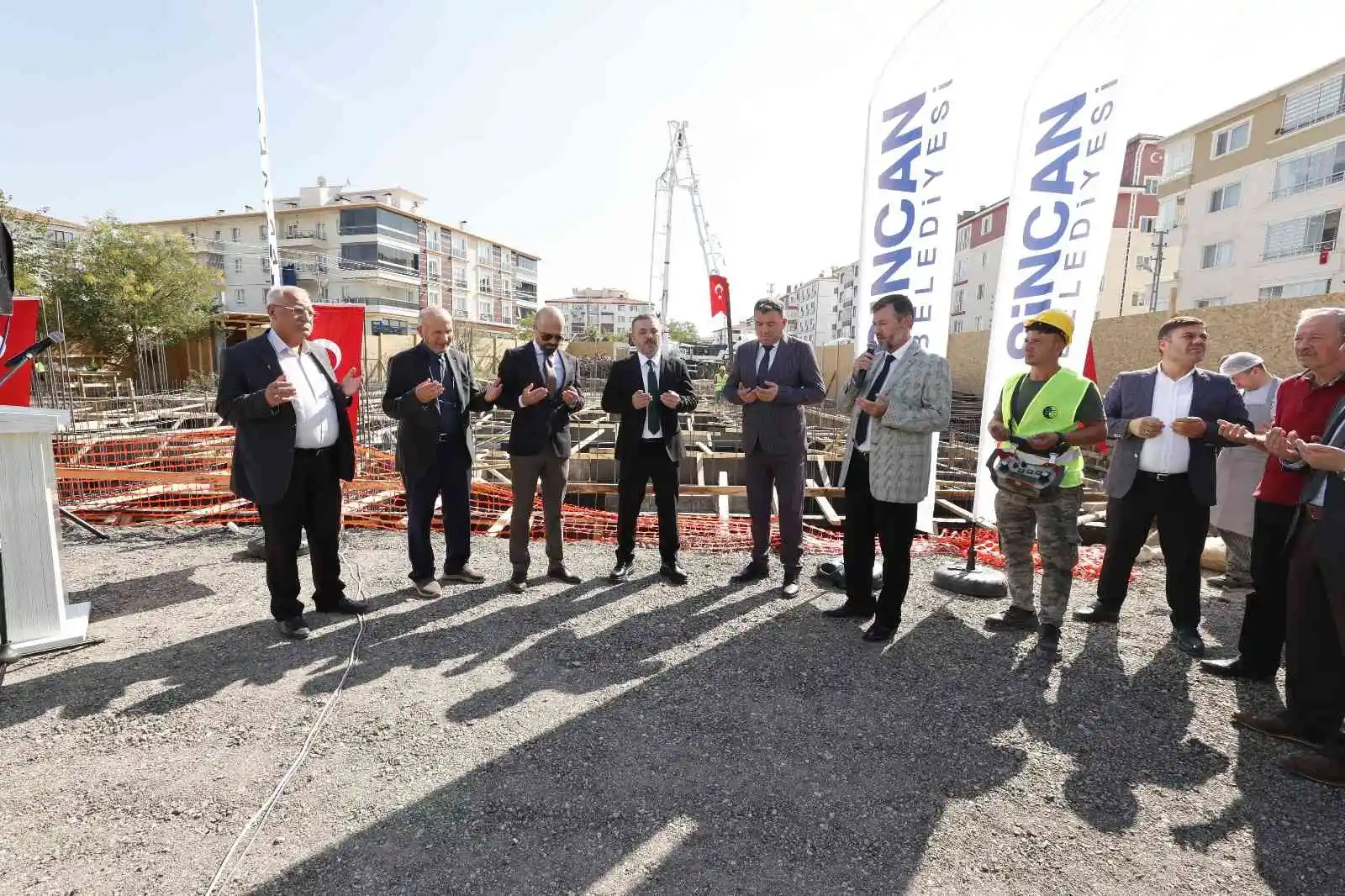 Sincan'da üç temel birden atıldı