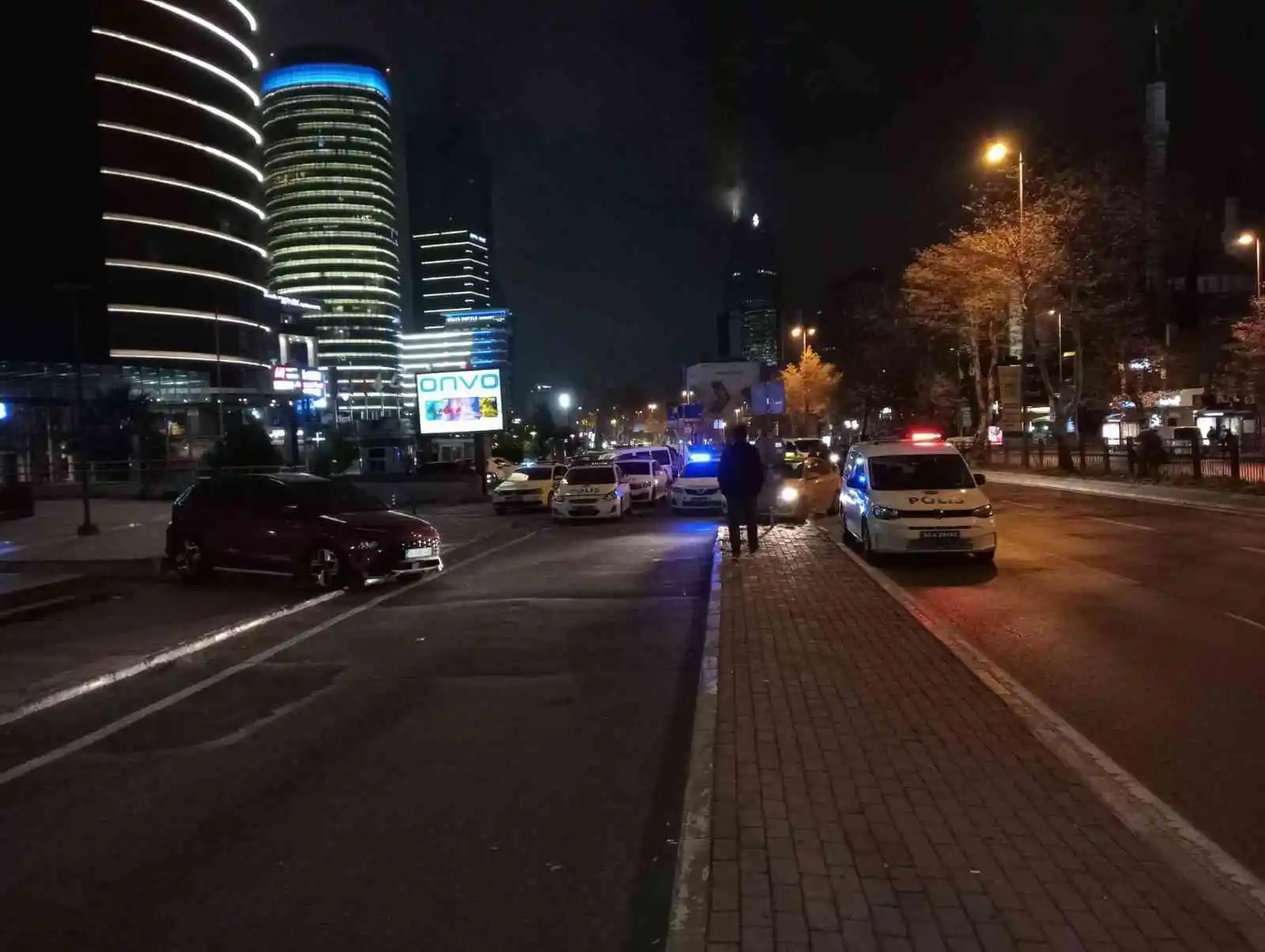 Şişli’de durakta bekleyen kişiye silahlı saldırı: 1 yaralı