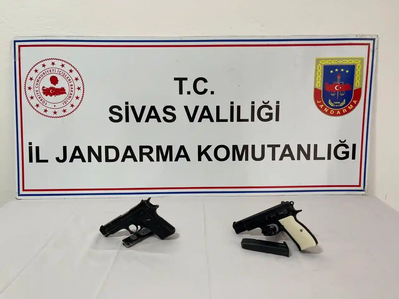 Sivas’ta 8 adet ruhsatsız tabanca ele geçirildi