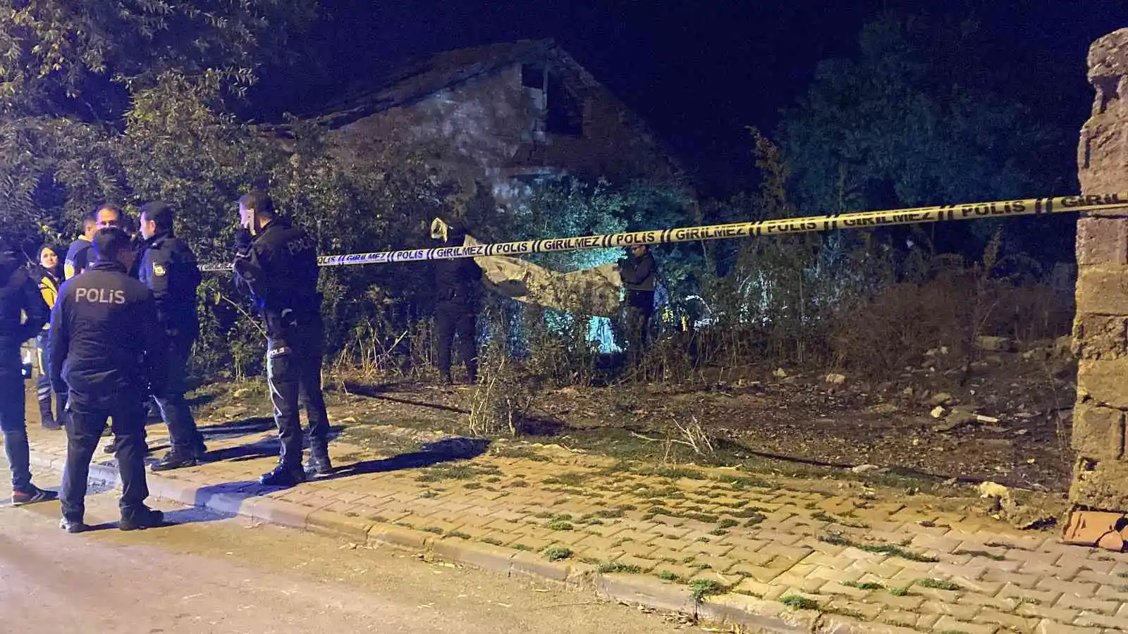 Sivas’ta boş arsada erkek cesedi bulundu