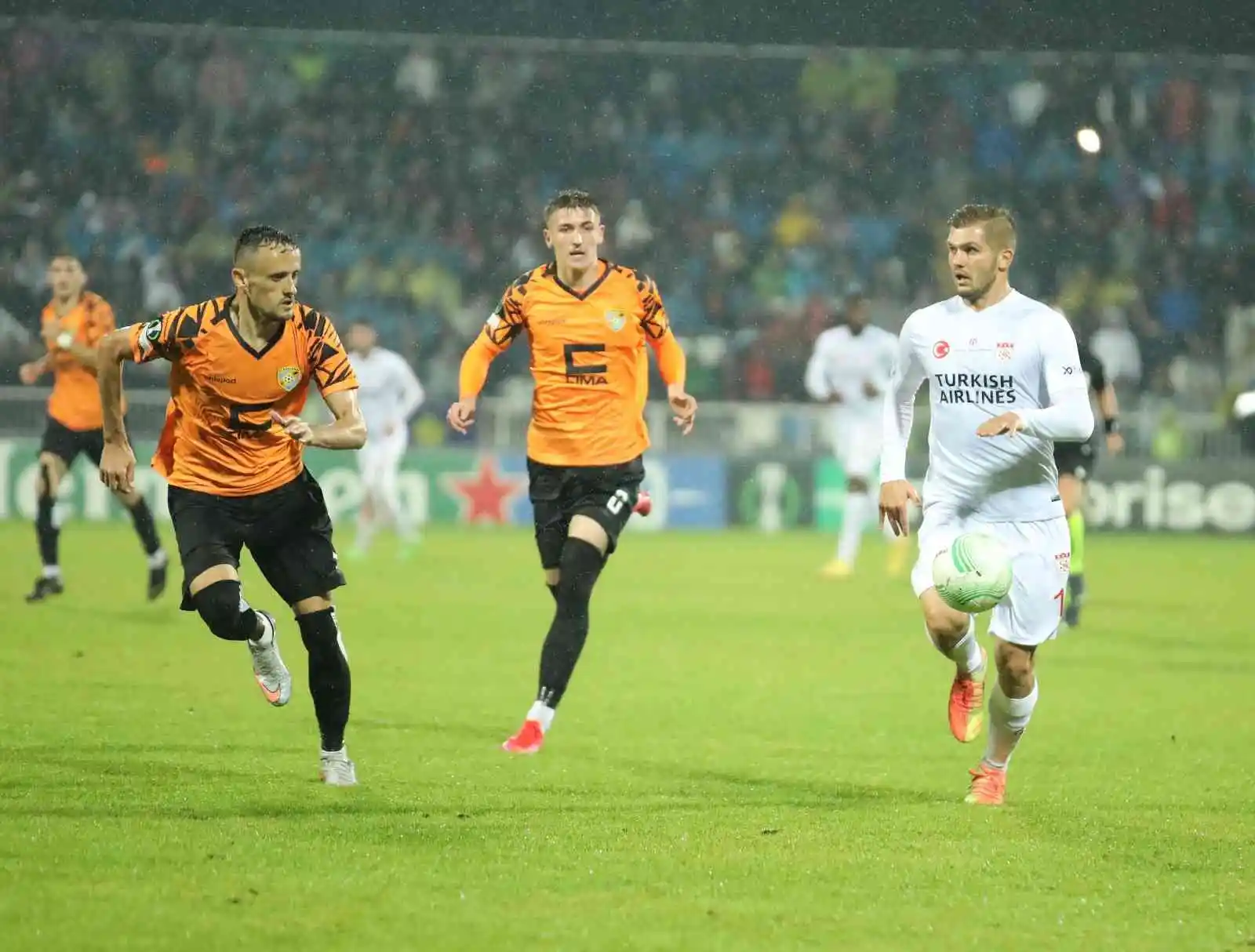 Sivasspor'da Karol Angielski gol sayısını 2'ye çıkardı