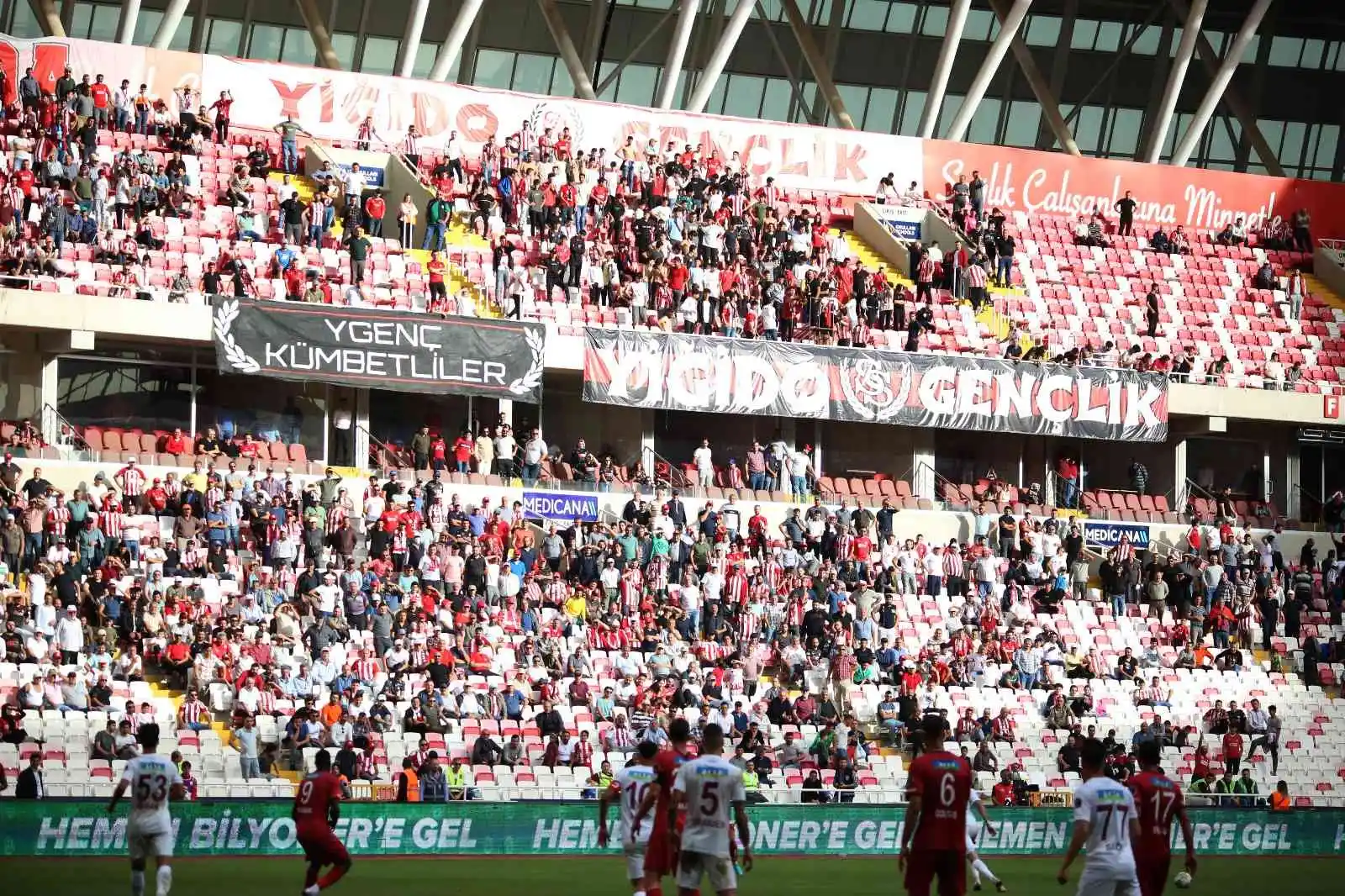 Sivasspor taraftarı yönetimi istifaya çağırdı
