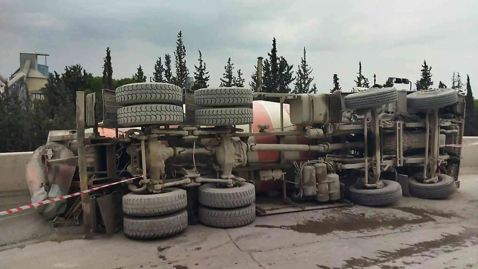 Söke'de beton mikseri devrildi: 1 yaralı
