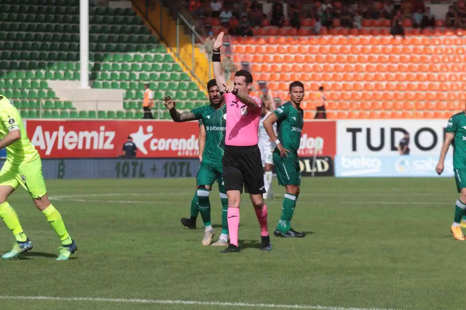 Spor Toto Süper Lig: Corendon Alanyaspor: 0 - Giresunspor: 0 (İlk yarı)
