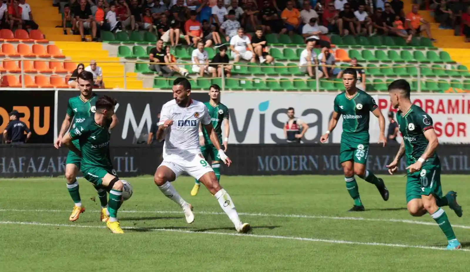 Spor Toto Süper Lig: Corendon Alanyaspor: 0 - Giresunspor: 0 (İlk yarı)
