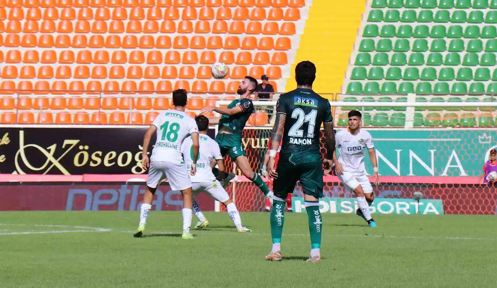 Spor Toto Süper Lig: Corendon Alanyaspor: 0 - Giresunspor: 0 (İlk yarı)
