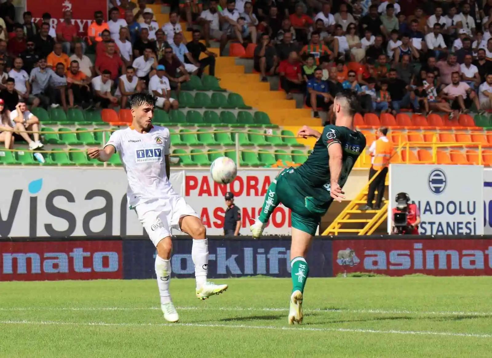 Spor Toto Süper Lig: Corendon Alanyaspor: 0 - Giresunspor: 0 (İlk yarı)
