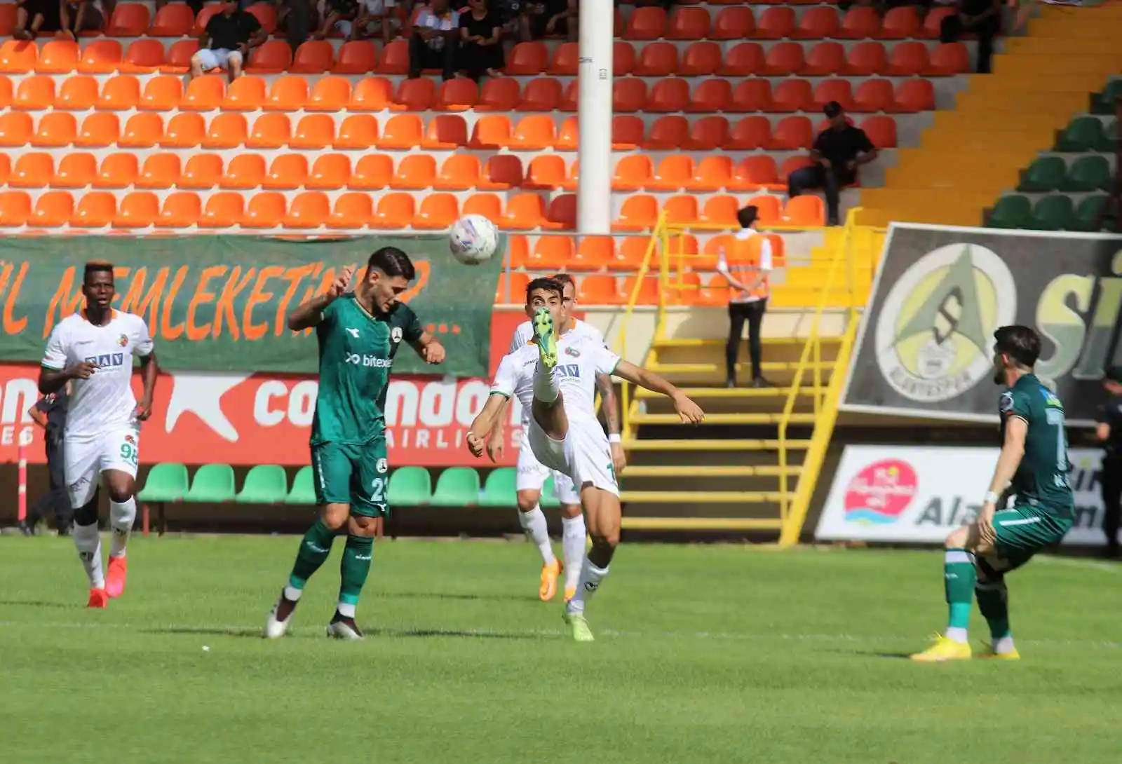 Spor Toto Süper Lig: Corendon Alanyaspor: 0 - Giresunspor: 0 (İlk yarı)
