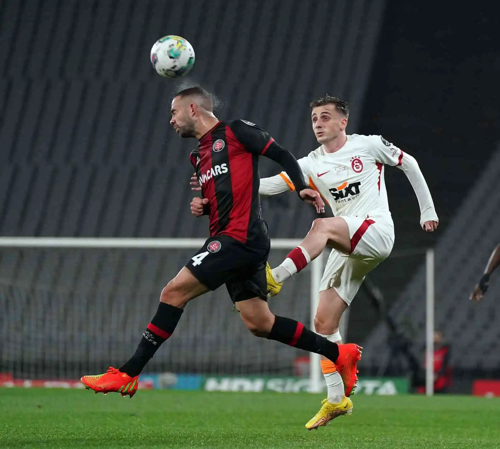 Spor Toto Süper Lig: Fatih Karagümrük: 0 - Galatasaray: 0 (İlk yarı)
