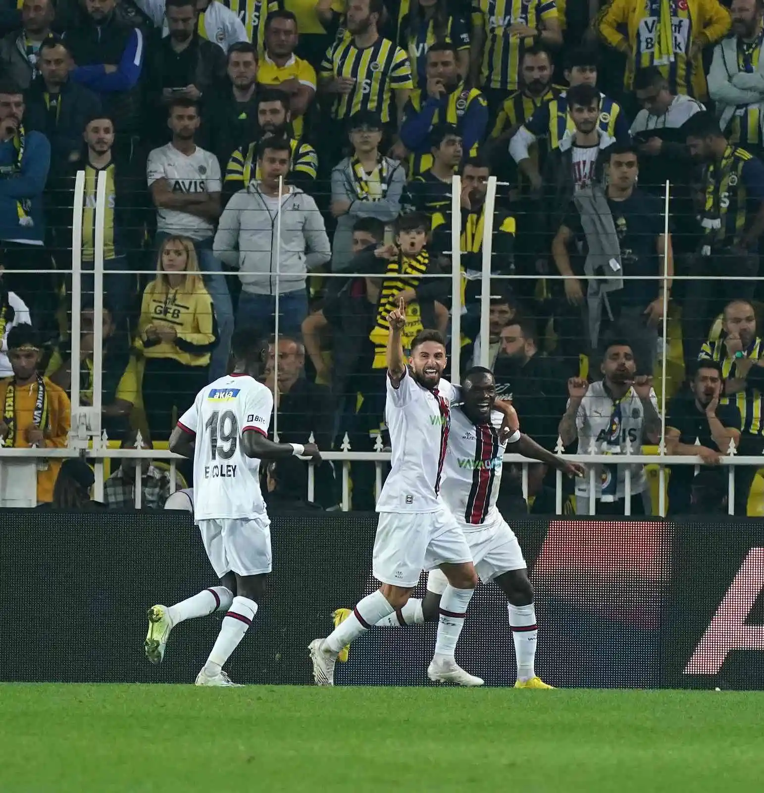 Spor Toto Süper Lig: Fenerbahçe: 2 - Fatih Karagümrük: 2 (İlk yarı)
