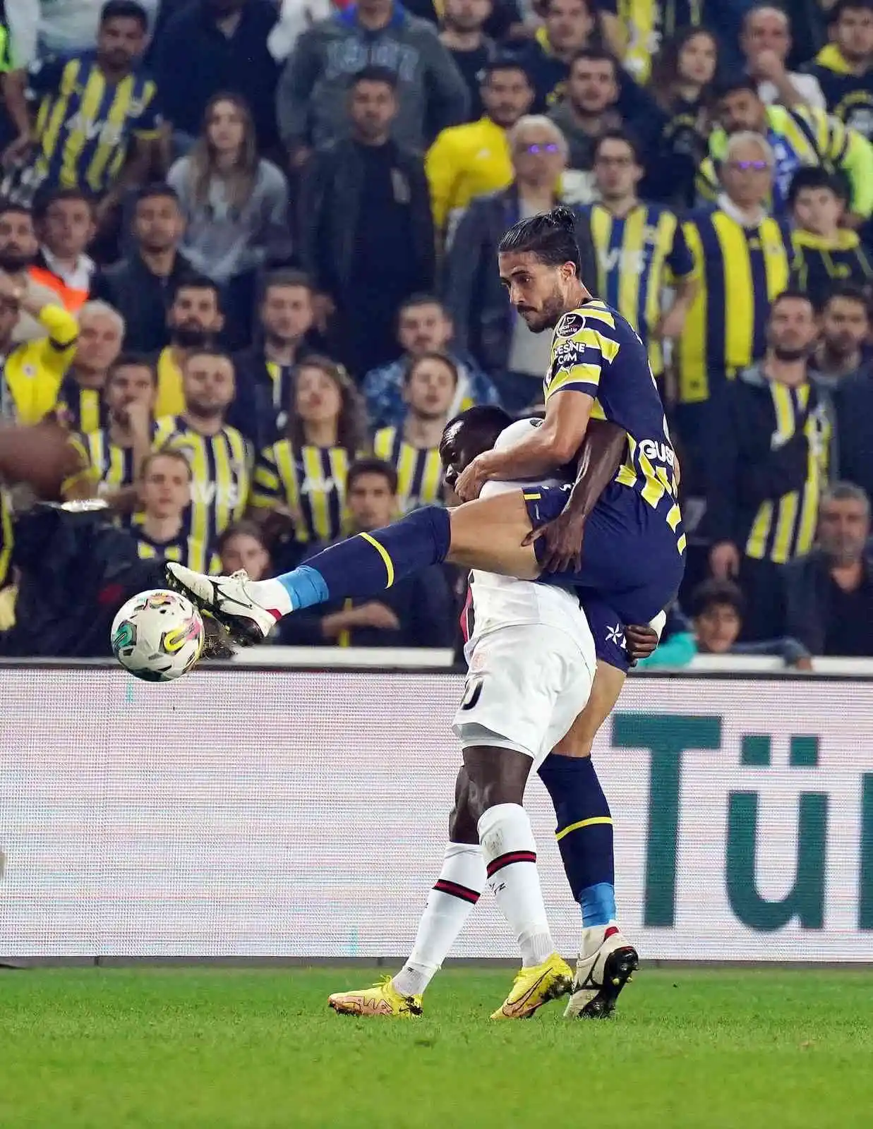 Spor Toto Süper Lig: Fenerbahçe: 2 - Fatih Karagümrük: 2 (İlk yarı)
