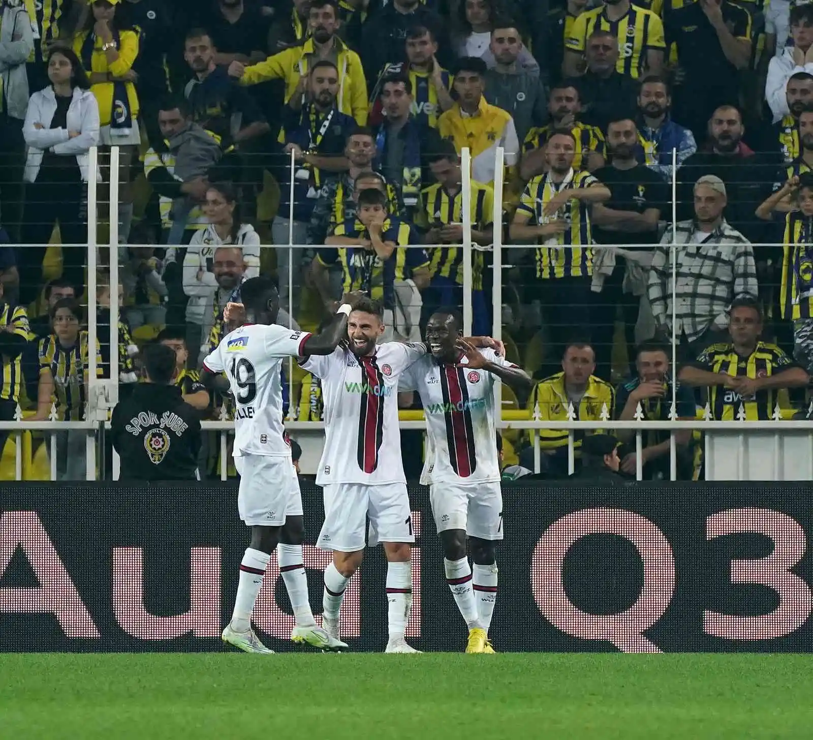 Spor Toto Süper Lig: Fenerbahçe: 2 - Fatih Karagümrük: 2 (İlk yarı)
