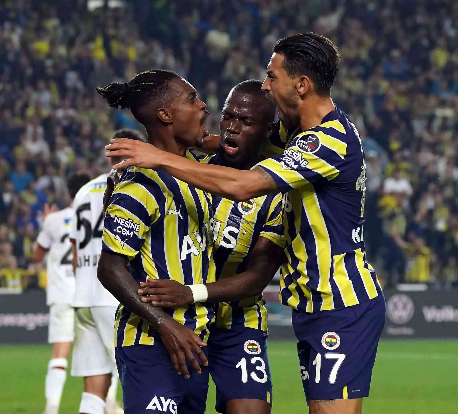 Spor Toto Süper Lig: Fenerbahçe: 2 - Fatih Karagümrük: 2 (İlk yarı)
