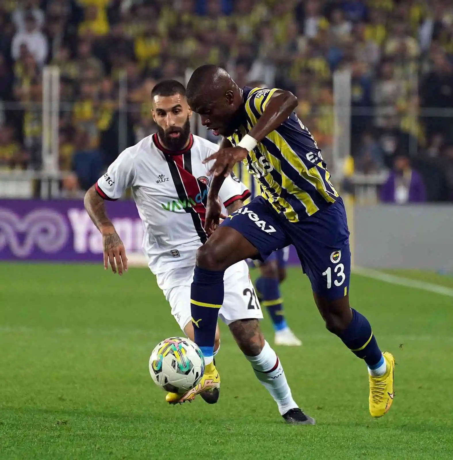 Spor Toto Süper Lig: Fenerbahçe: 2 - Fatih Karagümrük: 2 (İlk yarı)
