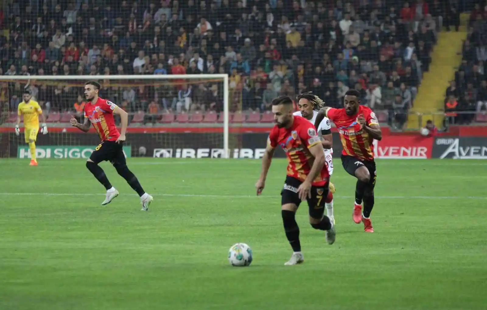 Spor Toto Süper Lig: Kayserispor: 0 - Galatasaray: 0 (Maç devam ediyor)