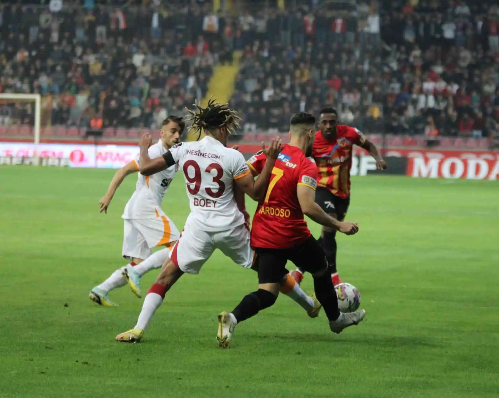 Spor Toto Süper Lig: Kayserispor: 0 - Galatasaray: 0 (Maç devam ediyor)