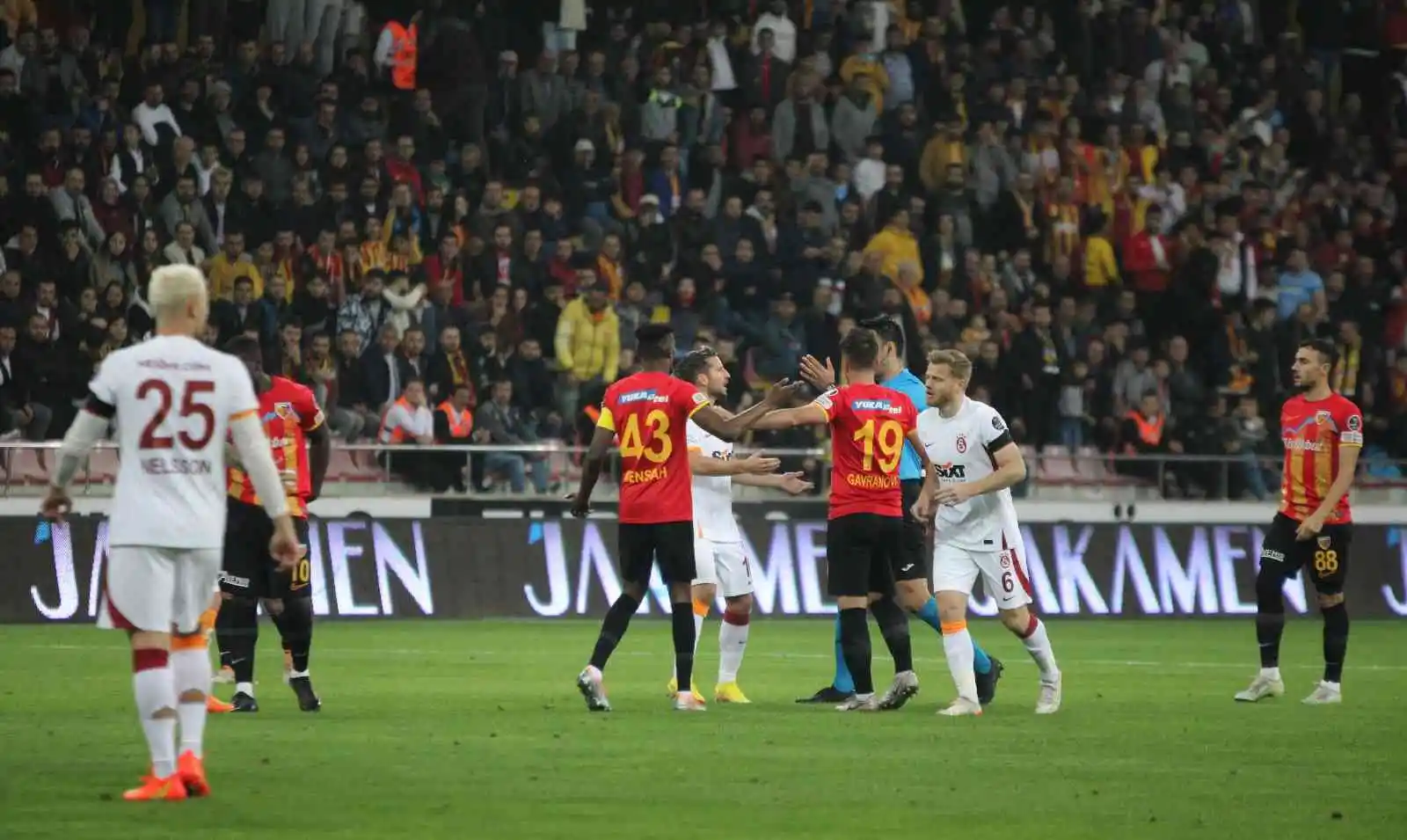 Spor Toto Süper Lig: Kayserispor: 0 - Galatasaray: 0 (Maç devam ediyor)