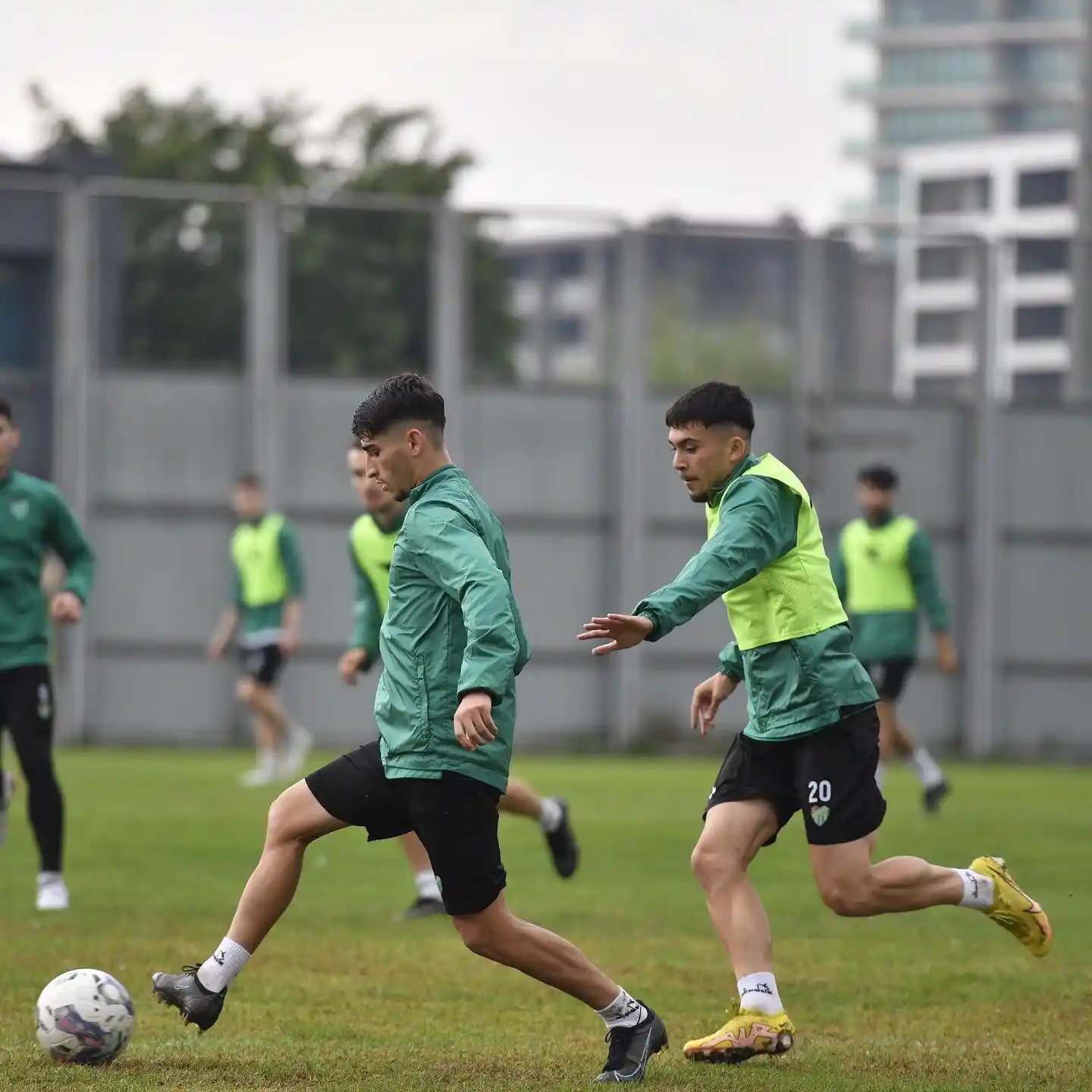 Tarsus İdman Yurdu maçı hazırlıklarını tamamlayan Bursaspor tesislerde kampa girdi
