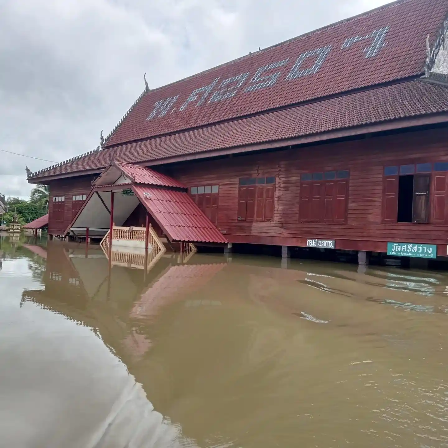 Tayland’da bir kentin neredeyse tamamı sular altına kaldı
