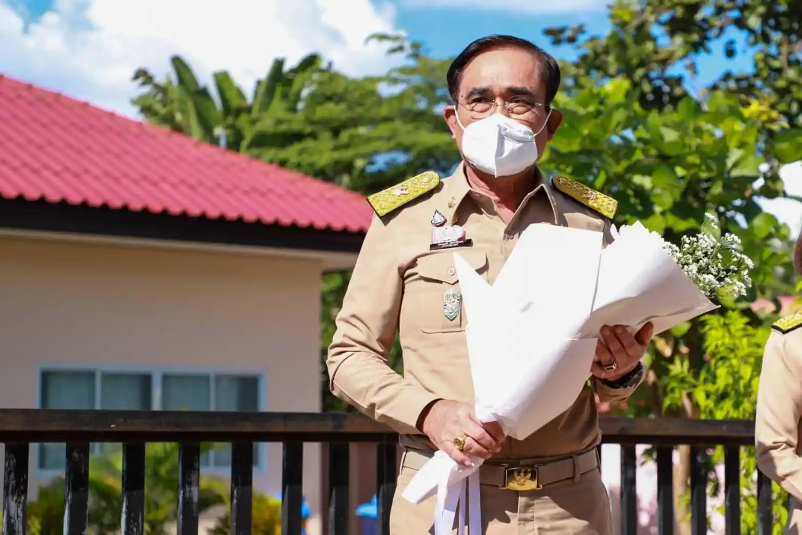 Tayland Kralı, Kraliçesi ve bakanları saldırı bölgesini ziyaret etti
