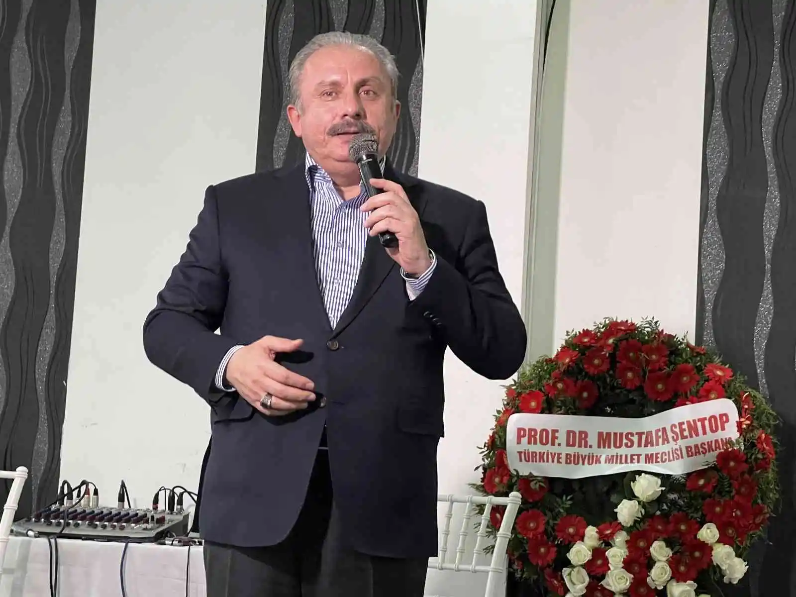 TBMM Başkanı Mustafa Şentop, Almanya’da düğüne katıldı
