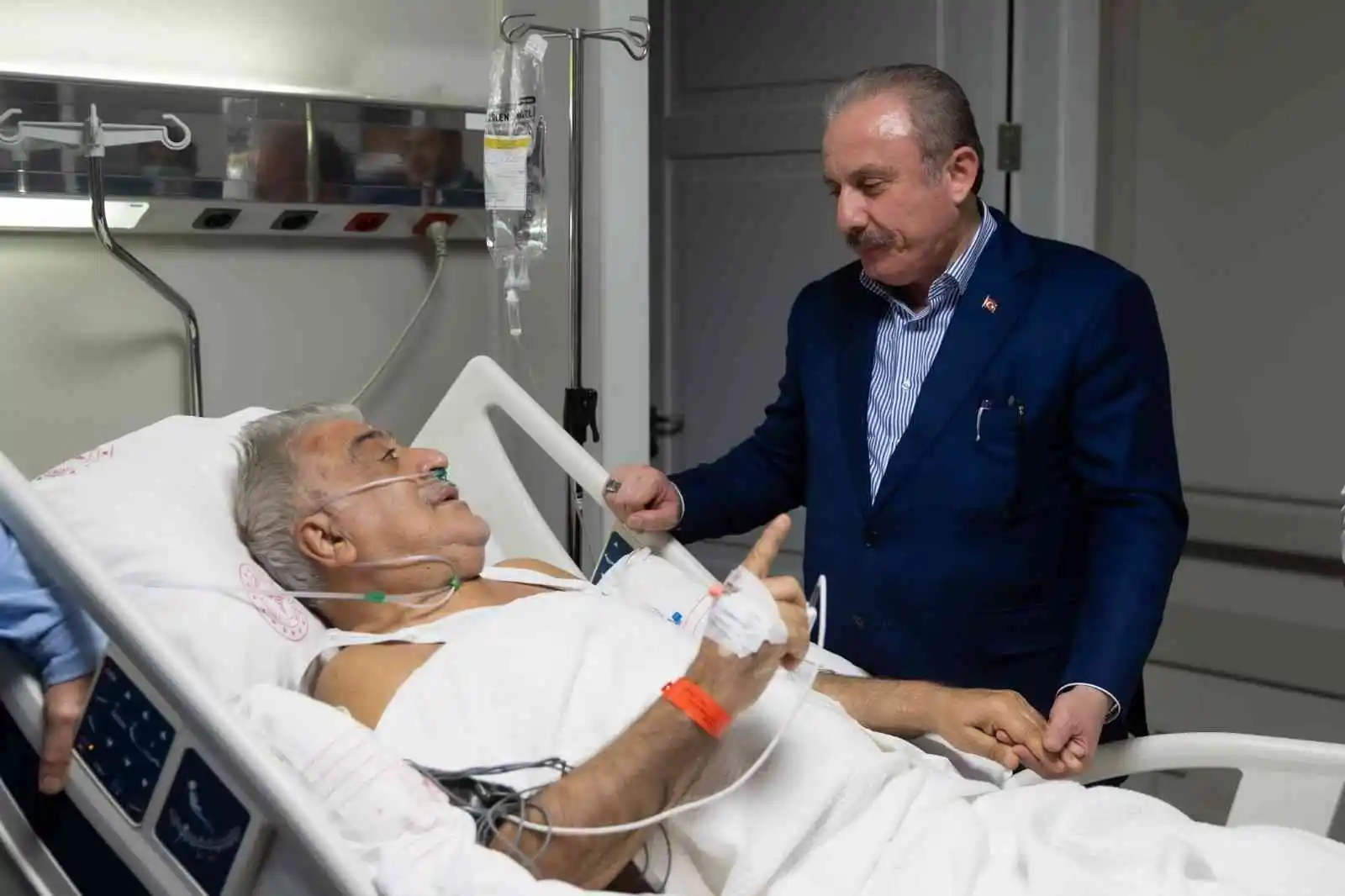 TBMM Başkanı Şentop trafik kazası geçiren Binali Yıldırım ile Şamil Ayrım’ı ziyaret etti
